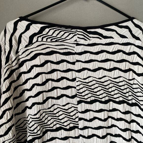 Romeo + Juliet sz S geo black‎ white oversized tunic top - Picture 3 of 7